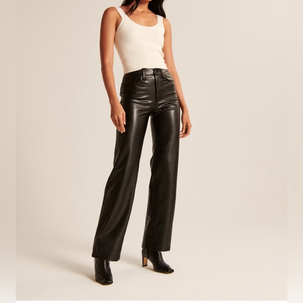 Abercrombie & Fitch Curve Love Vegan Leather 90s Relaxed High Rise Pant 25/0 S